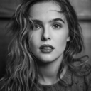 zoeydeutch avatar